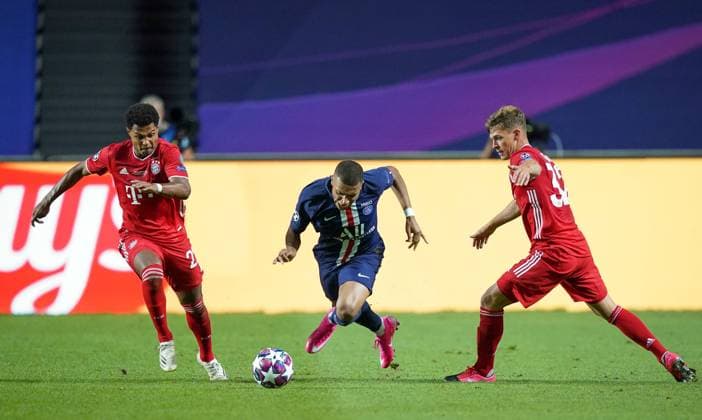 Final Football UEFA Champions League FC BAYERN MUNICH PARIS ST GERMAIN PSG Lisbon, Lisbon, Portugal, 23rd August 2020 Serge Gnabry Munich , Kylian Mbappe PSG , Joshua Kimmich Munich in the final match UEFA Champions League, final tournament FC BAYERN MUENCHEN PARIS ST GERMAIN PSG in season 2019 2020, FCB, photographer Peter Schatz Pool UEFA REGULATIONS PROHIBIT ANY USE OF PHOTOGRAPHS as IMAGE SEQUENCES and or QUASI VIDEO National and international News Agencies OUT Editorial Use ONLY Lisbon Estadio da Luz de Benfica Portugal Poolfoto Peter Schatz Pool ,EDITORIAL USE ONLY