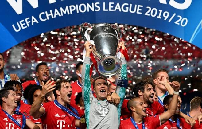 SP PORTUGAL LISBON FOOTBALL UEFA CHAMPIONS LEAGUE FINALS 200824 LISBON, Aug 24, 2020 Xinhua Manuel Neuer C , captain of FC Bayern Munich lifts the UEFA Champions League trophy following his team s victory in the UEFA Champions League Final match between Paris Saint Germain and Bayern Munich at Estadio do Sport Lisboa e Benfica in Lisbon, Portugal, Aug 23, 2020 Photo by Julian Finney UEFA via Xinhua LISBON Poolfoto ,EDITORIAL USE ONLY