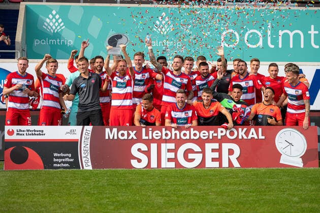 Max Liebermann Cup 2020, winner photo, cheers, Marc Schnatterer FC Heidenheim, 07 with bowl in hand, GER, FC Heidenheim vs FC St Gallen, football, 2 Bundesliga, test match, Max Liebermann Cup, 2020 2021, 05 09 2020, DFB DFL regulations prohibit any use of photographs as image sequences and or quasi video , GER, FC Heidenheim vs FC St Gallen, football, 2 Bundesliga, test match, Max Liebermann Cup, 2020 2021, 05 09 2020 Heidenheim Copyright: xEibner-Pressefoto SaschaxWaltherx EP_EER
