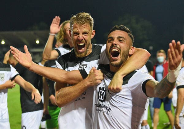 Johannes Reichert SSV Ulm 1846 5 and Burak Coban SSV Ulm 1846 9 jubilation DFB , Fussball, Men, DFB Pokal, 1 round, 12 09 2020 DFL regulations prohibit any use of photographs as image sequences and or quasi video Foto TBaur Eibner SSV Ulm 1846 Fussball vs Erzgebirge Aue DFB Pokal, 1 round, 12 09 2020, Ulm Copyright: xBaur xEibner-Pressefotox EP_Toba