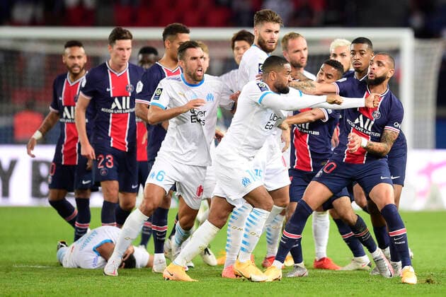 Bilder des Jahres 2020, Sport 09 September Sport Themen der Woche KW37 Sport Bilder des Tages incident entre Layvin Kurzawa (PSG) et Alvaro Gonzalez (OM) - coup de pied FOOTBALL : PSG vs OM - Ligue1 Uber Eats - 13 09 2020 JBAutissier Panoramic 