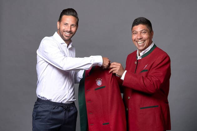 A legend returns Claudio Pizarro li becomes ambassador of the FC Bayern Muenchen here he receives the red traditional jacket from Giovane Elber