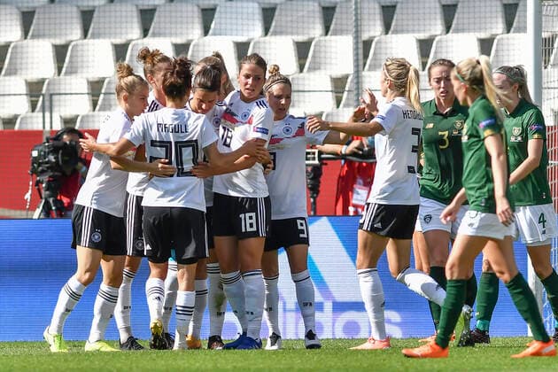 the team of Germany rejoices after his goal for the 2 0 scorer Dzsenifer Marozsán 10, Germany 19 09 2020 Football, European Championship Qualification, Womens international match, Germany vs Ireland , Stadion Essen, Essen, UEFA DFB REGULATIONS PROHIBIT ANY USE OF PHOTOGRAPHS AS IMAGE SEQUENCES AND OR QUASI VIDEO xhmx
