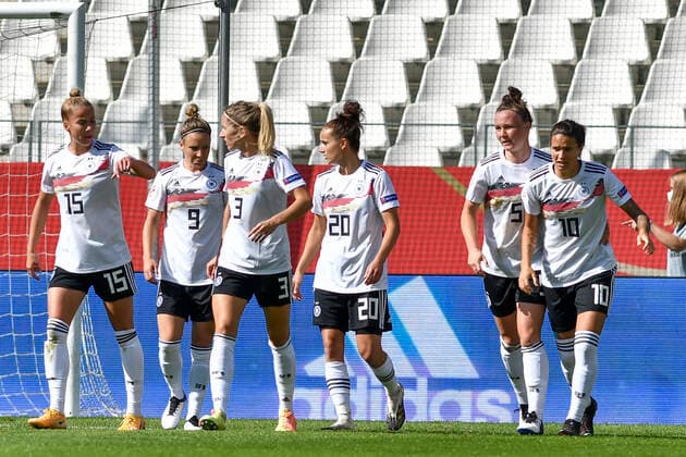 the team of Germany cheers after the goal of Marina Hegering 5, Germany 19 09 2020 Football, European Championship Qualification, Womens international match, Germany vs Ireland , Stadion Essen, Essen, UEFA DFB REGULATIONS PROHIBIT ANY USE OF PHOTOGRAPHS AS IMAGE SEQUENCES AND OR QUASI VIDEO xhmx