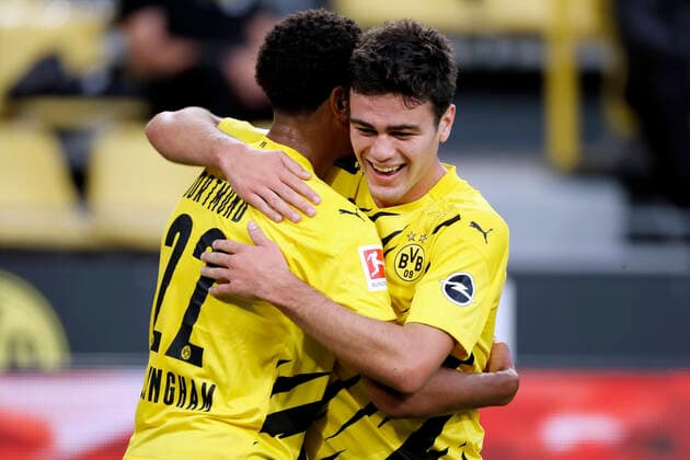 REYNA Giovanni Team BVB Cheers for scorers REYNY Giovanni with BELLINGHAM Jude Football Bundesliga Season 2020 2021 Game BVB Borussia Moenchengladbach 3 0 on 19 September in Dortmund DFL REGULATIONS PROHIBIT ANY USE OF PHOTOGRAPHS as IMAGE SEQUENCES and or QUASI VIDEO