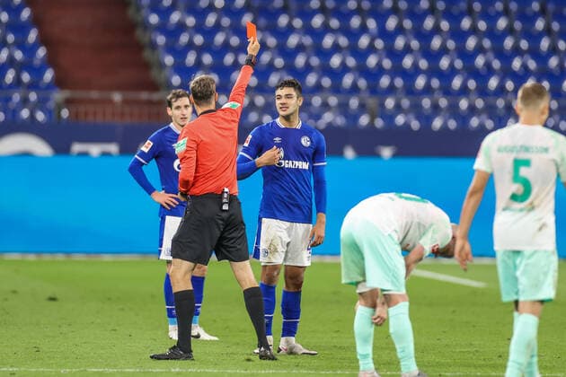 26 09 2020, Football, Season 2020 2021, 1 Bundesliga, FC Schalke 04 SV Werder Bremen, Ozan Kabak FC Schalke 04 sees the red card Gelsenkirchen Veltins Arena NRW Germany xRHR FOTO TRx