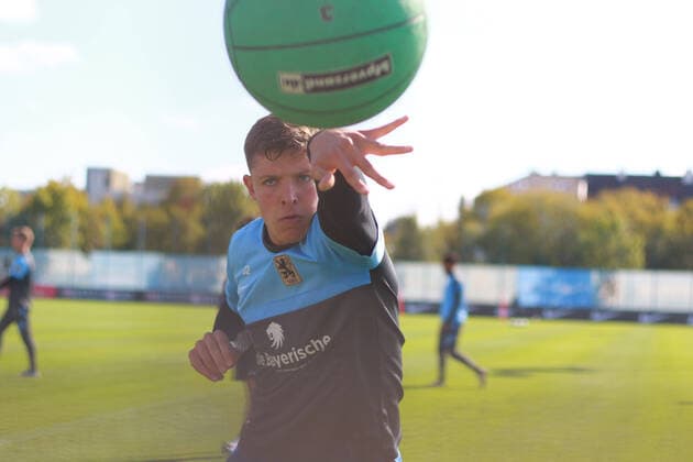 32 Maxim Gresler at weight training, parcours, medicine ball training, effort, soccer, 3 league, TSV 1860 Munich, Training 30 09 2020 FOTO Mladen Lackovic