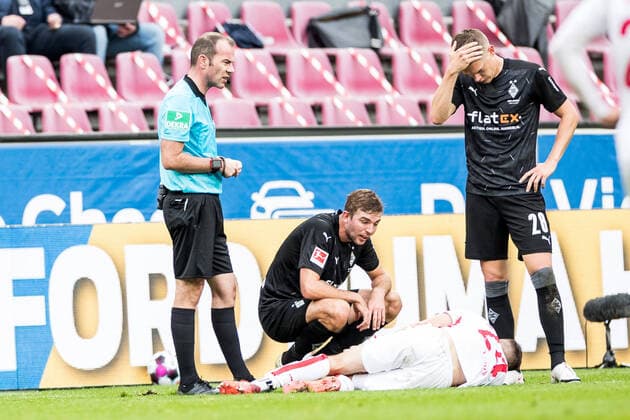 1 Football Bundesliga 1 FC Koeln Borussia Moenchengladbach 03 10 2020 Dominick Drexler 1 FC Koeln, 24 remains injured after a foul and must be treated 1 Football Bundesliga, 1 FC Koeln Borussia Moenchengladbach, Koeln, Rheinenergiestadion DFL REGULATIONS PROHIBIT ANY USE OF PHOTOGRAPHS AS IMAGE SEQUENCES AND OR QUASI VIDEO Copyright: xBEAUTIFULxSPORTS Wunderlx