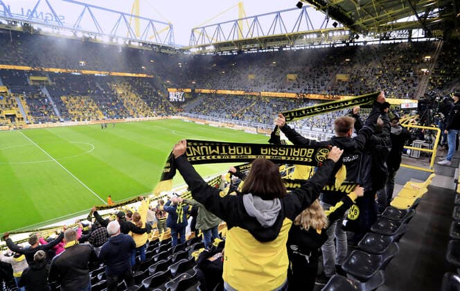 ZUSCHAUER Team BVB DFL DFL Football Bundesliga Season 2020 2021 Game BVB SC Freiburg 4 0 on 03 October 2020 in Dortmund DFL REGULATIONS PROHIBIT ANY USE OF PHOTOGRAPHS as IMAGE SEQUENCES and or QUASI VIDEO