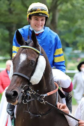 04 10 2020, Duesseldorf, North Rhine-Westphalia, GER Wonnemond with Dennis Schiergen after the victory in the 100 Grand Prix of the state capital Duesseldorf Racecourse Duesseldorf Grafenberg Horse, Jockey, Wonnemond, Schiergen, victory 201004SG1297DUESSELDORF JPG