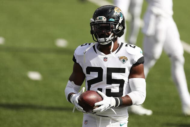 CINCINNATI, OH - OCTOBER 04: Jacksonville Jaguars cornerback D.J. Hayden (25) warms up before the game against the Jacksonville Jaguars and the Cincinnati Bengals on October 4, 2020, at Paul Brown Stadium in Cincinnati, OH. (Photo by Ian Johnson Icon Sportswire) NFL, American Football Herren, USA OCT 04 Jaguars at Bengals Icon201004044