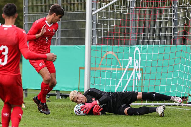 Football international Germany U20 vs. Switzerland U20 07 10 2020 Nils De Mol Switzerland U20 1 catches the ball, Football international, Germany U20 vs. Switzerland U20, on Wednesday, 07 October 2020 Sportanlage Grütt in Lörrach Germany Copyright: xBEAUTIFULxSPORTS G.xHubbsx
