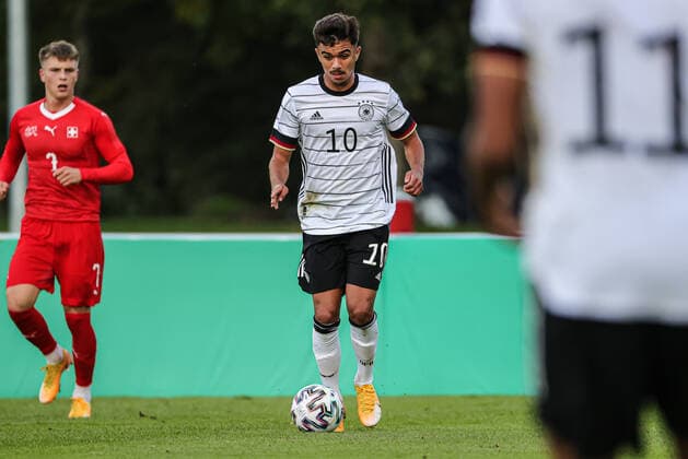 Football match Germany U20 vs. Switzerland U20 07 10 2020 Oliver Batista Meier Germany U20 10 am Ball,Football match, Germany U20 vs. Switzerland U20, on Wednesday, den 07 October 2020 Sportanlage Grütt in Lörrach Germany Copyright: xBEAUTIFULxSPORTS G.xHubbsx