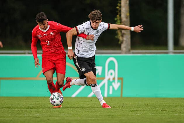 Football match Germany U20 vs. Switzerland U20 07 10 2020 David Mistrafovic Switzerland U20 3 and Noah Weißhaupt Germany U20 17 in duel, Football match, Germany U20 vs. Switzerland U20, on Wednesday, 07 October 2020 Sportanlage Grütt in Lörrach Germany Copyright: xBEAUTIFULxSPORTS G.xHubbsx