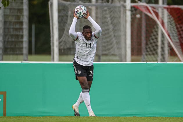 Soccer international Germany U20 vs. Switzerland U20 07 10 2020 Malik Talabidi Germany U20 14 at throw-in, Germany U20 vs. Switzerland U20, on Wednesday, 07 October 2020 Sportanlage Grütt in Lörrach Germany Copyright: xBEAUTIFULxSPORTS G.xHubbsx