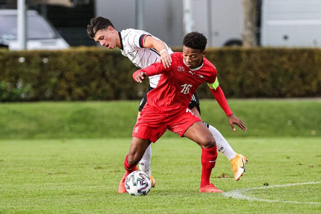 Football match Germany U20 vs. Switzerland U20 07 10 2020 Lazar Samardzic Germany U20 8 and Stephane Cueni Switzerland U20 16 in duel, Football match, Germany U20 vs. Switzerland U20, on Wednesday, 07 October 2020 Sportanlage Grütt in Lörrach Germany Copyright: xBEAUTIFULxSPORTS G.xHubbsx