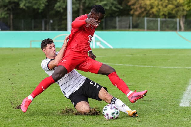 Soccer international Germany U20 vs. Switzerland U20 07 10 2020 Antonis Aidonis Germany U20 5 and Henri Koide Switzerland U20 18 in duel, Soccer international, Germany U20 vs. Switzerland U20, on Wednesday, 07 October 2020 Sportanlage Grütt in Lörrach Germany Copyright: xBEAUTIFULxSPORTS G.xHubbsx