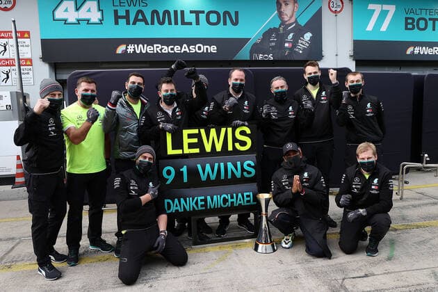 Formula 1 Aramco Grand Prix of the Eifel 2020 11 10 2020, Nürburgring, Nürburg, Formula 1 Aramco Grand Prix of the Eifel 2020 , in the picture winner Lewis Hamilton GB 44 , Mercedes AMG Petronas F1 Team with his mechanics nordphotoxBratic nph00250