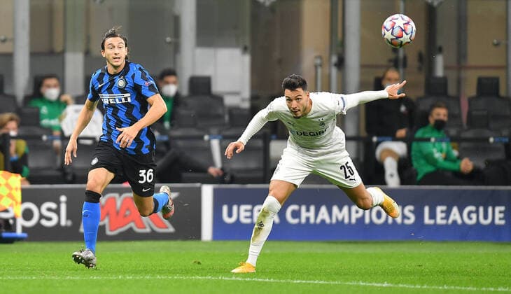 FOOTBALL CHAMPIONS LEAGUE SEASON 2020 2021 Preliminary Round Group B Inter Milan Borussia Moenchengladbach 21 10 2020 Ramy Bensebaini re, Borussia Moenchengladbach against Matteo Darmian li, Inter Milan