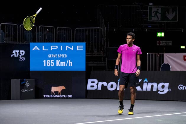 bett1HULKS Championship ATP 250 Cologne, 24 10 2020 Felix AUGER ALIASSIME CAN throws frustrated his bat semi-final Felix AUGER ALIASSIME CAN 5 vs. Diego SCHWARTZMAN ARG 2 bett1HULKS Championship ATP 250 on 24 10 2020 in Cologne LANXESSarena , Germany Copyright: xBEAUTIFULxSPORTS Wunderlx