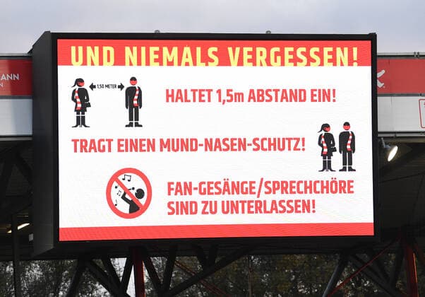 Football, men, season 2020 2021, 1 Bundesliga 5 matchday, 1 FC Union Berlin SC Freiburg, the scoreboard shows that fan chants and chants are to be avoided, 24 10 2020, Copyright: xMatthiasxKochx