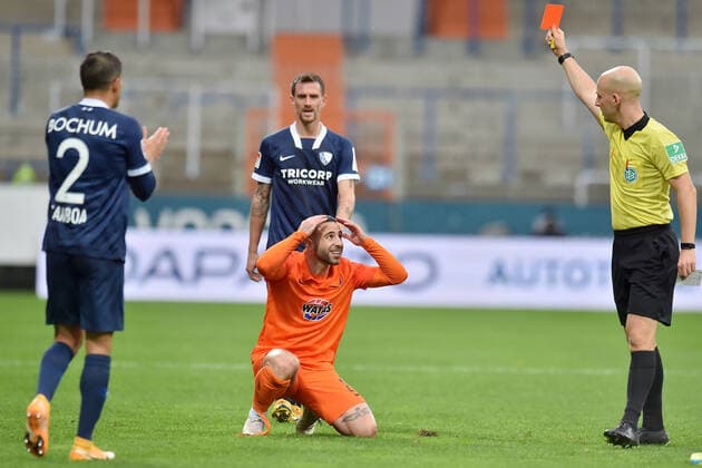 Football 2 Bundesliga 05 Matchday VfL Bochum FC Erzgebirge Aue on 25 10 2020 at the Vonovia Ruhr Stadium in Bochum Red, red card Calogero Rizzuto Erzgebirge Aue gets the red card MT