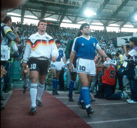 World Cup 90 Final Germany Argentina 1 0 08 07 1990 Lothar Matthäus l and Diego Maradona take the place HM