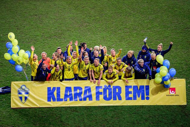 201027 Players of Sweden celebrate after the UEFA Women s Euro Qualifier football match between Sweden and Iceland on October 27, 2020 in Gothenburg Photo Mathias Bergeld BILDBYRAN COP 200 MB0045 fotboll football soccer fotball em kval kval uefa women s euro qualifier qualifier sverige sweden iceland dam bbeng jubel,  Copyright: MATHIASxBERGELD BB201027MB059