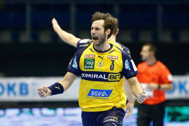 11 11 2020, xtgx, Handball Liqui Moly HBL, SC Magdeburg Rhein Neckar Loewen emspor, from l Uwe Gensheimer Rhein Neckar Loewen, 3 cheers, goal celebration, cheers for the goal, celebrate the goal, celebration GETEC Arena