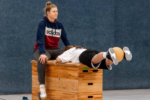 Klaudia Grudzien 23, GISA Lions SV Halle also has a coaching license and teaches the basketball talents of the 5 and 6 class of the sports school Basketball 1 Bundesliga ERDGAS Sportarena Halle Saale 12 11 2020 Photo Holger John Sachsen Anhalt Germany