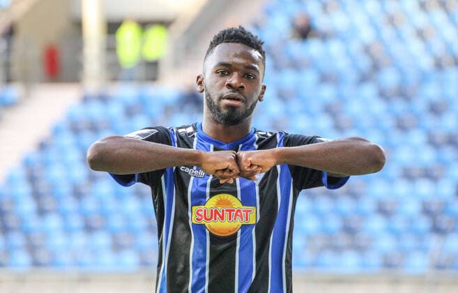 SV Waldhof Mannheim vs FC Ingolstadt, on 14 11 2020, in Mannheim, Carl Benz Stadion , Germany , Photo Alfio Marino cheers Joseph Boyamba SV Waldhof Mannheim, 9 the substitute striker scores the final score 4 1 Copyright: Photo:xAlfioxMarino