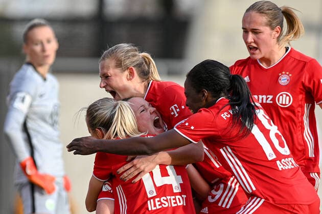 v li Amanda Ilestedt FC Bayern Muenchen, FCB, 14 Marina Hegering FC Bayern Muenchen, FCB, 27 Carina Wenninger FC Bayern Muenchen, FCB, 19 Viviane Asseyi FC Bayern Muenchen, FCB, 18 Sydney Lohmann FC Bayern Muenchen, FCB, 12 with goal celebration, cheers, goal celebration, celebrate the goal, goal, celebration, Cheering for the goal of the 2 0 by Marina Hegering FC Bayern Muenchen, FCB, 27 , optimistic, Action, Action, 11 15 2020, Muenchen Germany , Football, Flyeralarm Frauen Bundesliga, FC Bayern Muenchen VfL Wolfsburg, DFB DFL REGULATIONS PROHIBIT ANY USE OF PHOTOGRAPHS AS IMAGE SEQUENCES AND OR QUASI VIDEO xslx