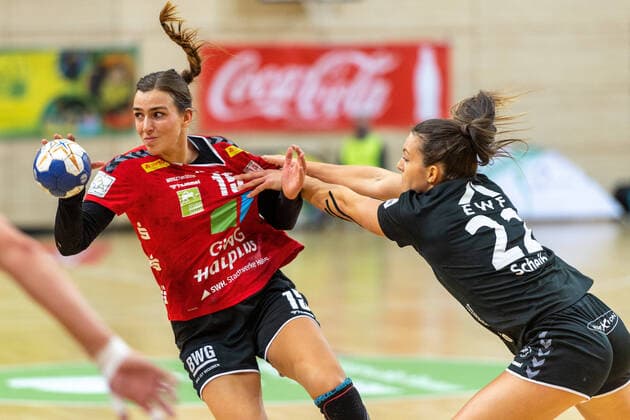 Cecilie Woller SV Union Halle against Jana Scheib Wildungen Vipers SV Union Halle Neustadt Wildcats vs HSG Bad Wildungen Vipers Handball 1 Bundesliga Season 2020 2021 Copyright xVIADATAx xHolgerxJohnx Halle Saale Sachsen Anhalt Germany