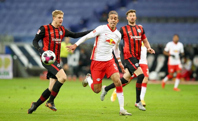 Frankfurt RB Leipzig 21 11 2020 Frankfurt M , 21 11 2020, Deutsche Bank Park, Fussball Bundesliga , SG Eintracht Frankfurt vs RB Leipzig , In the picture from Martin Hinteregger 13, Frankfurt and Yussuf Poulsen 9, RB Leipzig , DFL Êregulations prohibit any use of photographs as image sequences and or quasi video ,