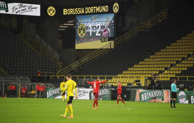 firo 28 11 2020 Football 1 Bundesliga season 2020 21 BVB , Borussia Dortmund 1 FC Köln , Cologne firo 28 11 2020 Football 1 Bundesliga season 2020 21 BVB , Borussia Dortmund 1 FC Köln , Koeln Anzeige , Scoreboard , Result , Final score , Scoreboard , Video wall , Foto Jürgen Fromme firo Poolfoto Dortmund Bundesland NRW Germany Poolfoto Jürgen fromme firo Sportphoto ,EDITORIAL USE ONLY