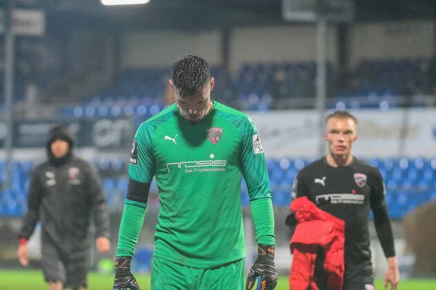 Fabijan Buntic FC Ingolstadt 24 with lowered head after the match DFB regulations prohibit any use of photographs as image sequences and or quasi video, GER, Fussball, 3 Liga, SV Meppen FC Ingolstadt, 30 11 2020, Haensch Arena Meppen Copyright: xEibner-Pressefotox EP_EER