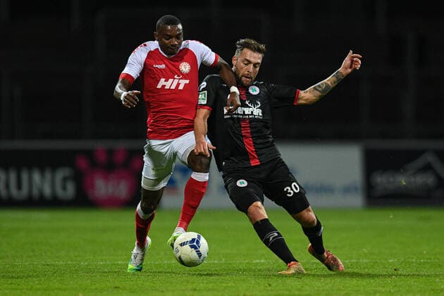 Football Regionalliga Relay West 19 Matchday SC Fortuna Cologne Red White Oberhausen on 04 12 2020 in the South Stadium in Cologne Francis Ubabuike Cologne , left Nils Winter Oberhausen , right xMSx