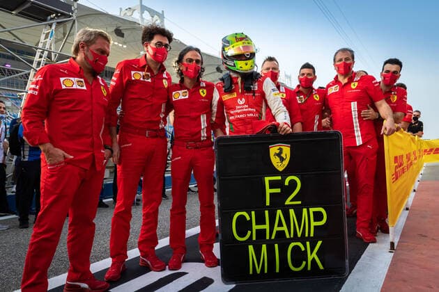 Bilder des Jahres 2020, Sport 12 Dezember Sport Themen der Woche KW49 Sport Bilder des Tages 20 Schumacher Mick (ger), Prema Racing, Dallara F2 2018, ambiance, portrait, celebrating his title with BINOTTO Mattia (ita), Team Principal & Technical Director of the Scuderia Ferrari after the 12th round of the 2020 FIA Formula 2 Championship from December 4 to 6, 2020 on the Bahrain International Circuit, in Sakhir, Bahrain FORMULE 2 : GP Bahrain F2 - 06 12 2020 DPPI PANORAMIC SAK_GP_SR-9921