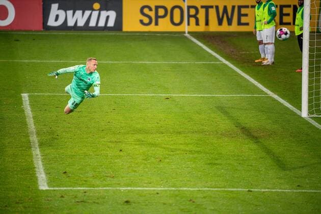 Sascha Burchert SpVgg Greuther Fuerth, 30 , Penalty shootout, Final score 8 9 for Greuther Fuerth, GER, TSG 1899 Hoffenheim vs SpVgg Greuther Fuerth, Football, DFB Pokal, Second Round, Season 2020 2021, 22 12 2020, DFB DFL regulations prohibit any use of photographs as image sequences and or quasi video , GER, TSG 1899 Hoffenheim vs SpVgg Greuther Fuerth, Fussball, DFB Pokal, Zweite Runde, Spielzeit 2020 2021, 22 12 2020 Sinsheim Copyright: xEibner-Pressefoto SaschaxWaltherx EP_EER