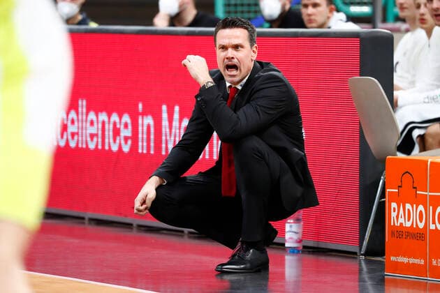 9 Matchday of the easyCredit BBL Basketball Bundesliga at Oberfrankenhalle in Bayreuth Season 2020 2021 Medi Bayreuth vs JobStairs Giessen 46ers Rolf Scholz JobStairs Giessen 46ers Trainer