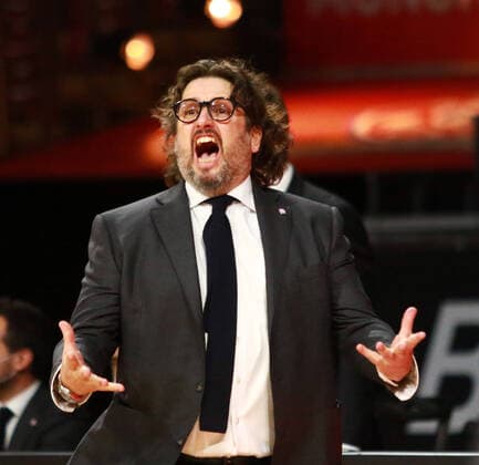Coach Andrea Trinchieri FCBB screams with joy Basketball, EuroLeague, FC Bayern Munich vs FC Barcelona Audi Dome, 30 12 2021 PHOTO Mladen Lackovic LakoPress