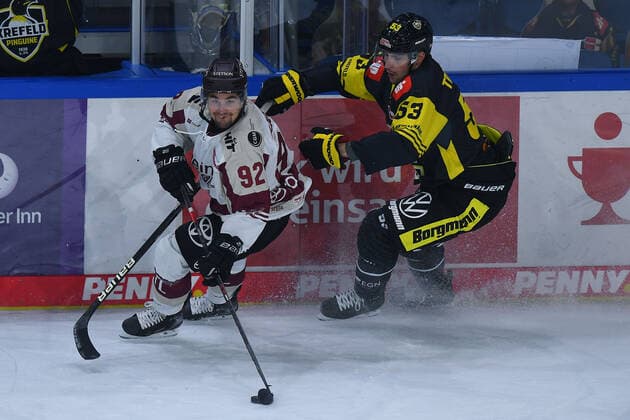 Ice Hockey Penny DEL 22 Spieltag Krefeld Pinguine Kölner Haie am 03 01 2021 in der Yayla Arena in Krefeld Kevin Gagne Cologne , front Alex Trivellato Krefeld , back According to the specifications of the DEL German Ice Hockey League, the publication and further use of the recordings in electronic media and end devices of any kind during the ongoing game is not allowed xRx