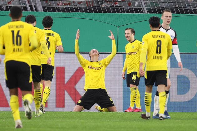 DFB Pokal Borussia Dortmund SC Paderborn 07 Dortmund, Signal Iduna Park, 02 02 21, DFB Pokal Borussia Dortmund SC Paderborn 07 Football , DFB Pokal , Round of 16 , 2020 season , 2021 DFB Pokal Borussia Dortmund SC Paderborn 07 Bild Erling Haaland Dortmund cheers after his goal to make it 3 2 Joachim Bywaletz jb sportfoto Pool via Chai von der Laage Joachim Bywaletz jb sportfoto Pool via In accordance with the requirements of the DFL Deutsche Fußball Liga, it is prohibited, DFL regulations prohibit any use of photographs as image sequences and or quasi video Dortmund Signal Iduna Park Nordrhein Westfalen West Germa Germany Poolfoto Joachim Bywaletz jb-sportfoto ,EDITORIAL USE ONLY