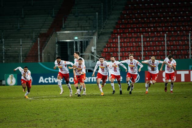 03 02 2021, Football, GER, DFB Pokal, 2020 2021, 3 Round, SSV Jahn Regensburg 1 FC Köln Jubilation after the penalty shootout at Jahn Regensburg after entering the 4th round of the DFB Pokal DFL REGULATIONS PROHIBIT ANY USE OF PHOTOGRAPHS AS IMAGE SEQUENCES AND OR QUASI VIDEO Regensburg Bavaria Germany Jahnstadion Regensburg