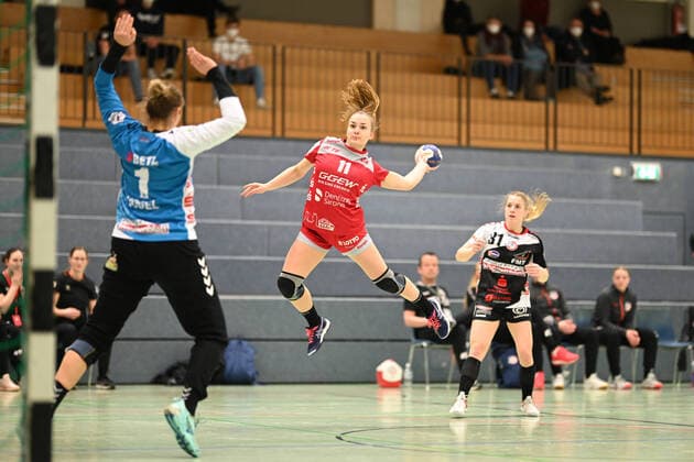 Handball I 1 HBF I HL Buchholz 08 Rosengarten HSG Bensheim Auerbach Flames I 06 02 2021 Throw by Sarah Lamp 11, HL Buchholz 08 Rosengarten Copyright: xBEAUTIFULxSPORTS Schlikisx