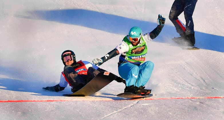 Lucas Eguibar, Spain, green vest right, wins before Alessandro Haemmerle, Austria, the men s big final at the FIS Snowboard Cross World Championships in Idre, Sweden, on Feb 11, 2021 Photo Anders Wiklund TT code 10040 IDER SWEDEN x10040x,  Copyright: xAndersxWiklund TTx SWEDEN SNOWBOARD CROSSWC