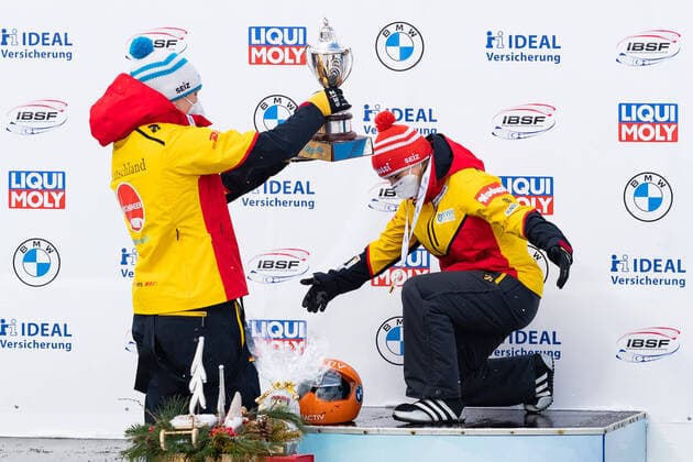 from left Jacqueline Loelling GER, Germany, runner-up, silver medal, gives the World Championship trophy to Tina Hermann GER, Germany, 2 12 2021, Altenberg Germany , IBSF World Championships Bobsleigh and Skeleton Altenberg xprx
