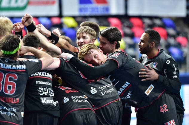 13 02 2021 Handball 1 Bundesliga LIQUI MOLY HBL Season 2020 2021 18 Matchday HC Erlangen Metropolregion Nürnberg HCE Füchse Berlin OGo Cheering circle Team Team after end of match