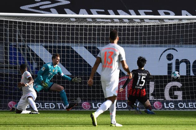 Football 1 Bundesliga, Eintracht Frankfurt FC Bayern Muenchen 20 02 2021, xjhx, Football 1 Bundesliga, Eintracht Frankfurt FC Bayern Muenchen emspor, v l Goal scored, Goal to1 0 Daichi Kamada Eintracht Frankfurt Goalkeeper Manuel Neuer FC Bayern Muenchen Daichi Kamada Eintracht Frankfurt DFL DFB REGULATIONS PROHIBIT ANY USE OF PHOTOGRAPHS as IMAGE SEQUENCES and or QUASI VIDEO Foto Jan Huebner Pool Editorial Use ONLY Frankfurt am Main Deutsche Bank Park Hessen Germany DE Poolfoto Jan Huebner Pool ,EDITORIAL USE ONLY