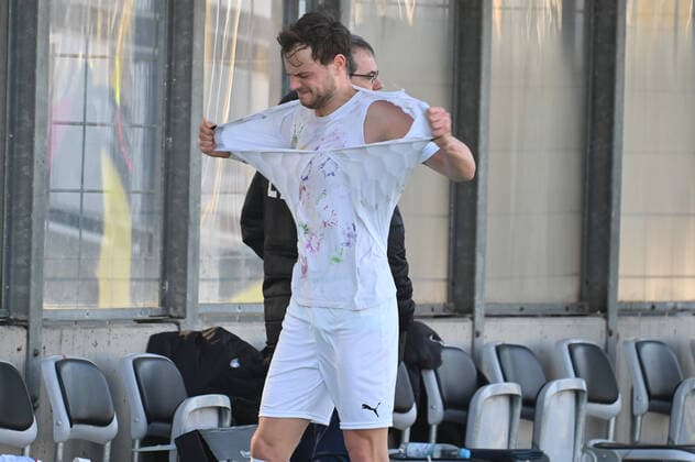 TIMMY THIELE Koeln tears his jersey after substitution, anger, frustration, football 3 Liga, Liga3, FC Bayern Muenchen II Viktoria Koeln 0 1, on 21 02 2021 in Munich GRUENWALDER STADION DFL REGULATIONS PROHIBIT ANY USE OF PHOTOGRAPHS AS IMAGE SEQUENCES AND OR QUASI VIDEO